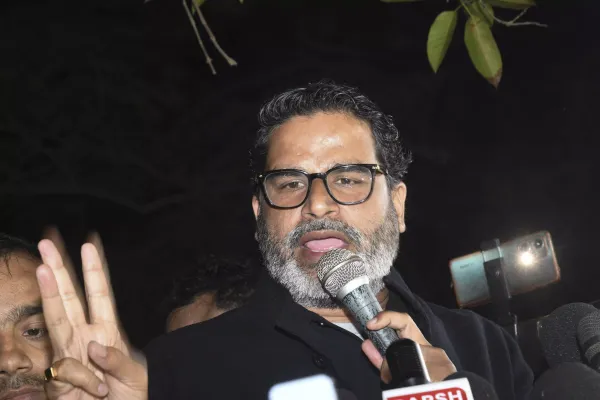 Prashant Kishor detained during Patna protest